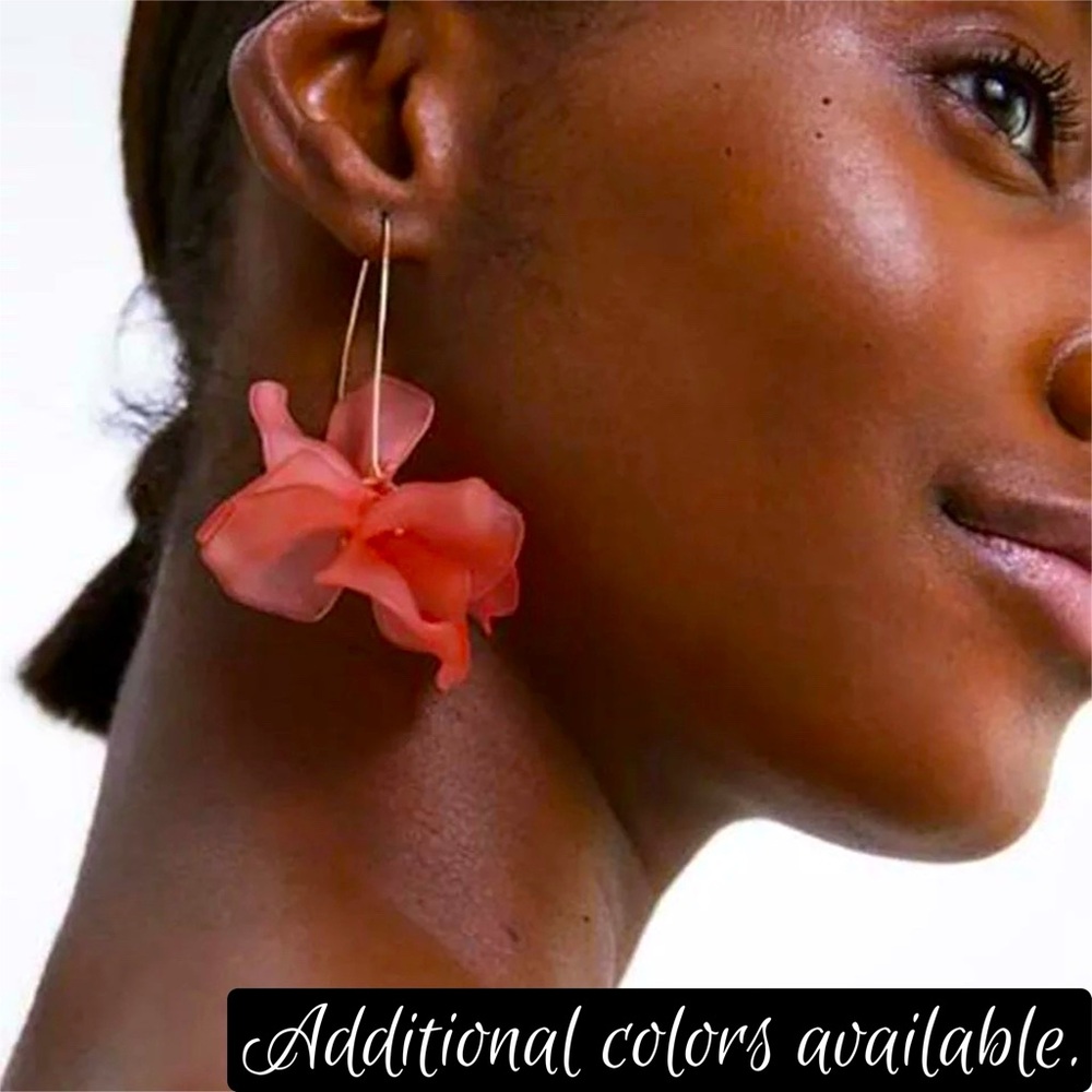 🍒3/$30 New Gorgeous Resin Flower Earrings